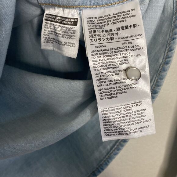 LEVI’S Women’s Pearl Snap Button Light Wash Western Shirt Size L - Picture 4 of 10